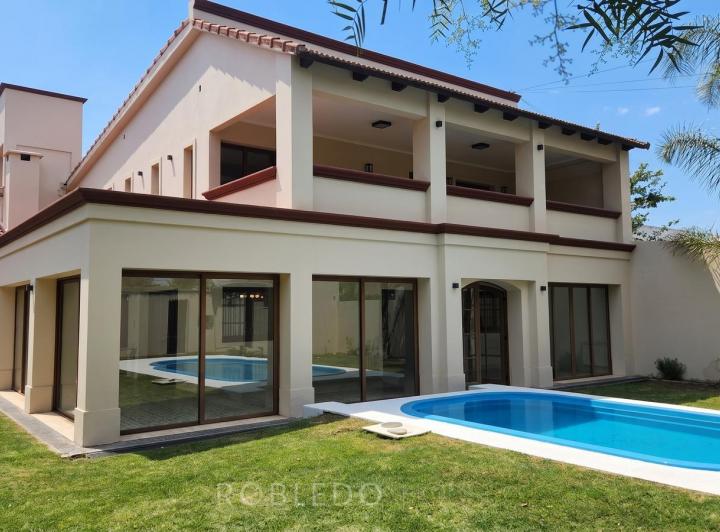 Casa · 357m² · 6 Ambientes · 2 Cocheras
