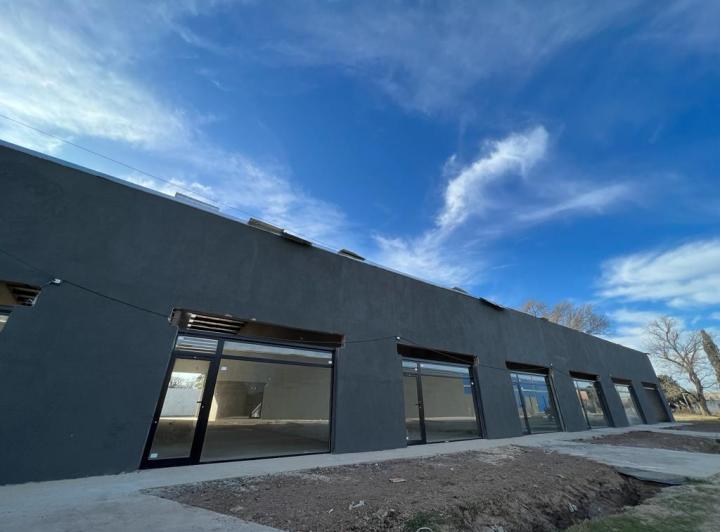 Bodega-Galpón · 180m² · 2 Ambientes · 1 Cochera