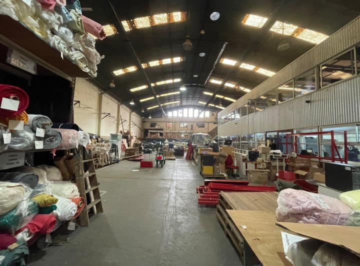 Bodega-Galpón · 2115m² · 10 Ambientes