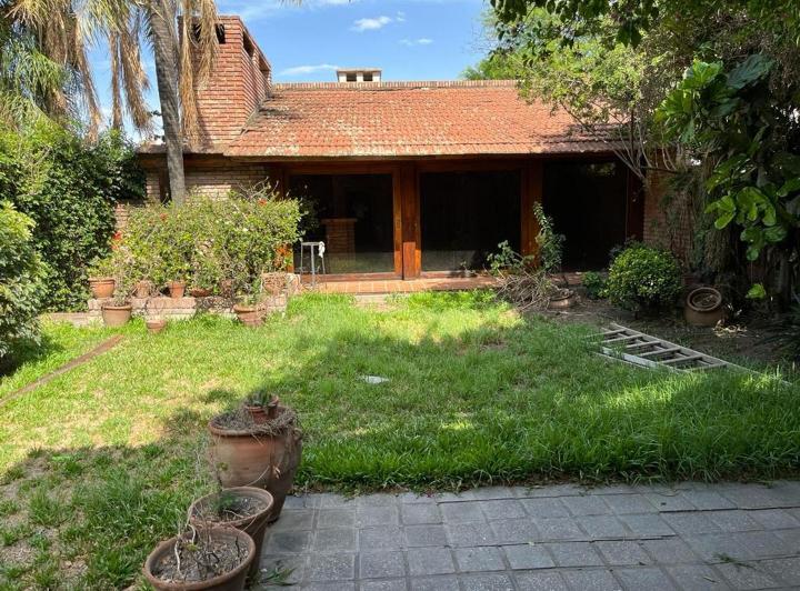 Casa · 400m² · 5 Ambientes · 2 Cocheras
