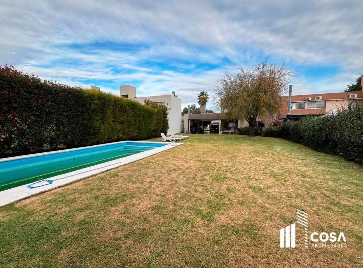 Casa · 160m² · 6 Ambientes · 2 Cocheras