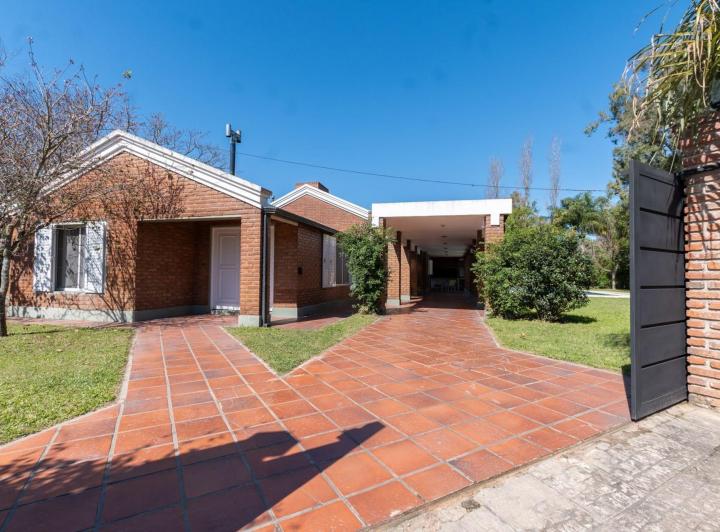 Casa · 185m² · 6 Ambientes · 2 Cocheras