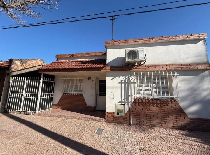 Casa · 100m² · 4 Ambientes · 1 Cochera