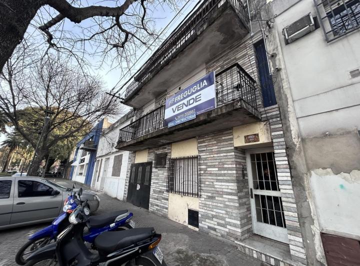 Casa · 317m² · 8 Dormitorios · 1 Cochera