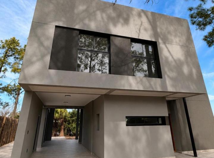 Casa · 144m² · 5 Ambientes · 6 Cocheras