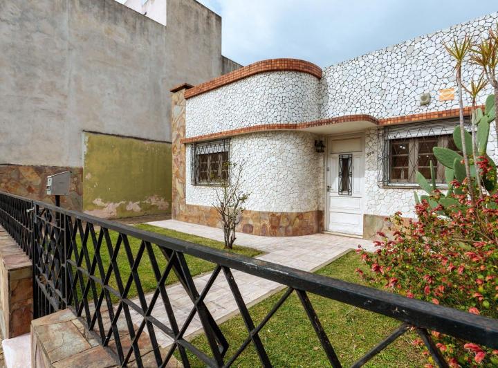 Casa · 170m² · 2 Dormitorios · 4 Cocheras