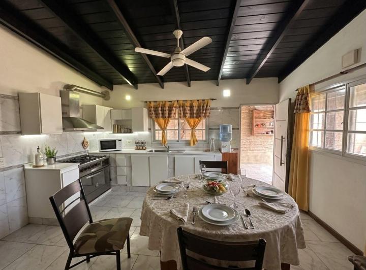 Casa · 98m² · 5 Ambientes · 3 Cocheras