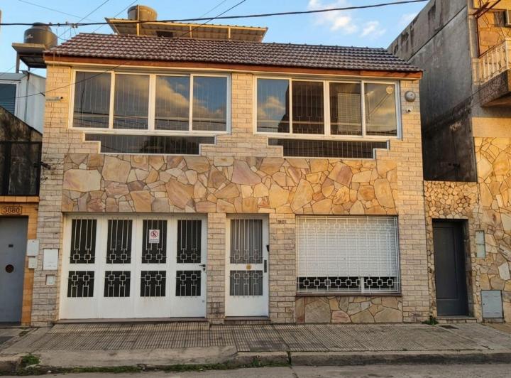Casa · 217m² · 5 Ambientes · 1 Cochera