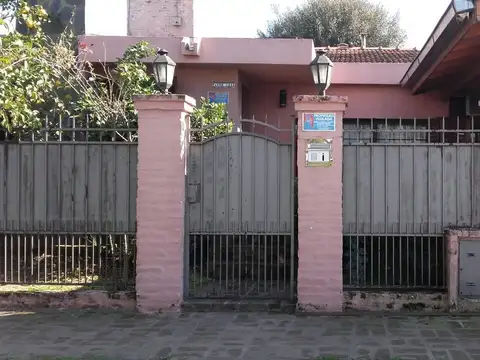 Casa en Venta en Los Nogales, Moreno