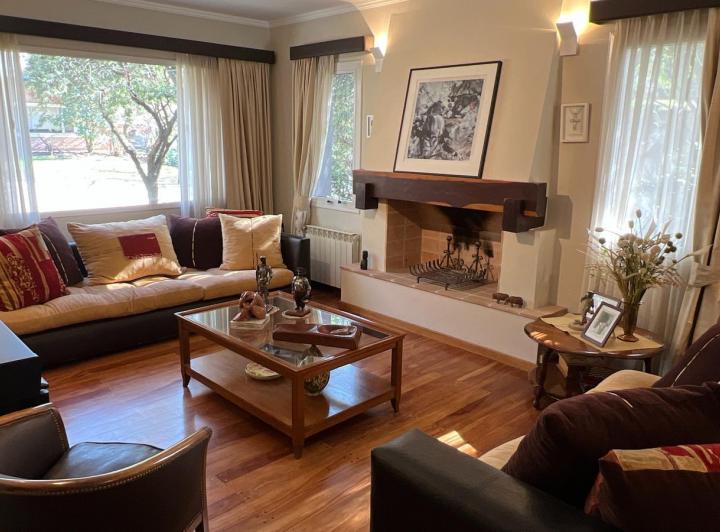 Casa · 450m² · 4 Ambientes · 4 Cocheras