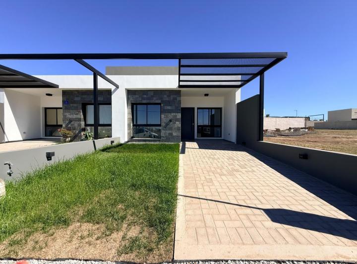 Casa · 90m² · 5 Ambientes · 2 Cocheras