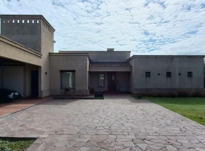 Casa · 275m² · 7 Ambientes · 2 Cocheras