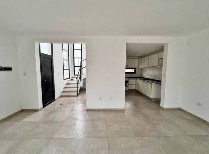 Casa · 130m² · 3 Ambientes · 1 Cochera