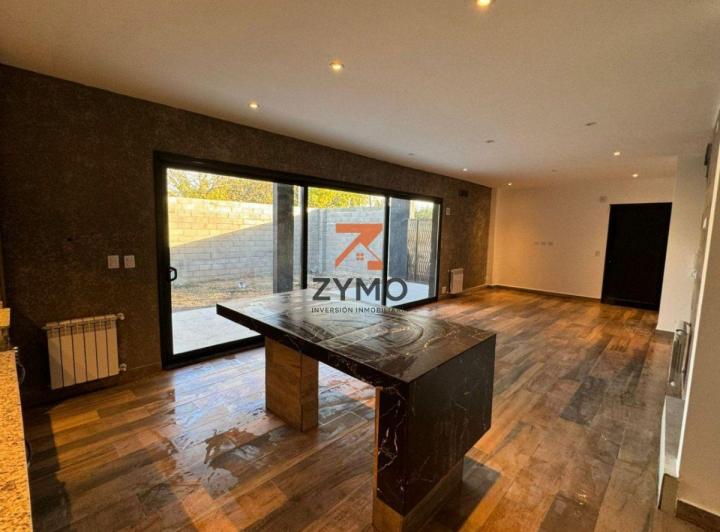 Casa · 160m² · 8 Ambientes · 2 Cocheras