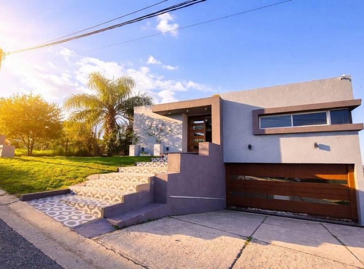 Casa · 480m² · 14 Ambientes · 4 Cocheras