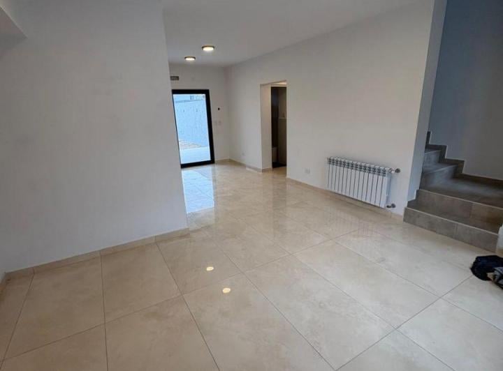 Casa · 140m² · 6 Ambientes · 2 Cocheras