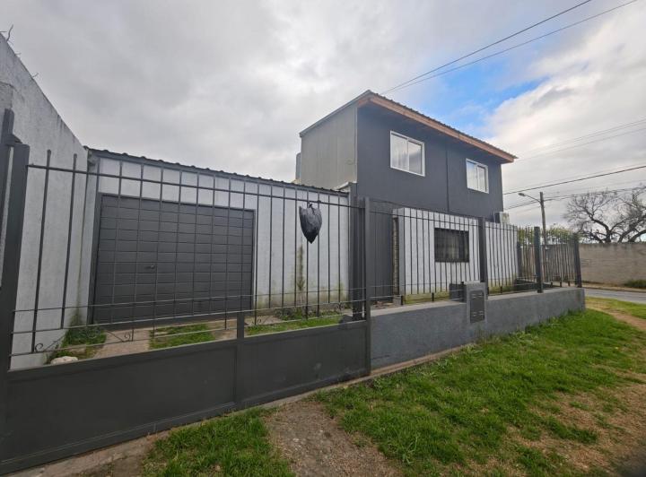 Casa · 122m² · 8 Ambientes · 2 Cocheras