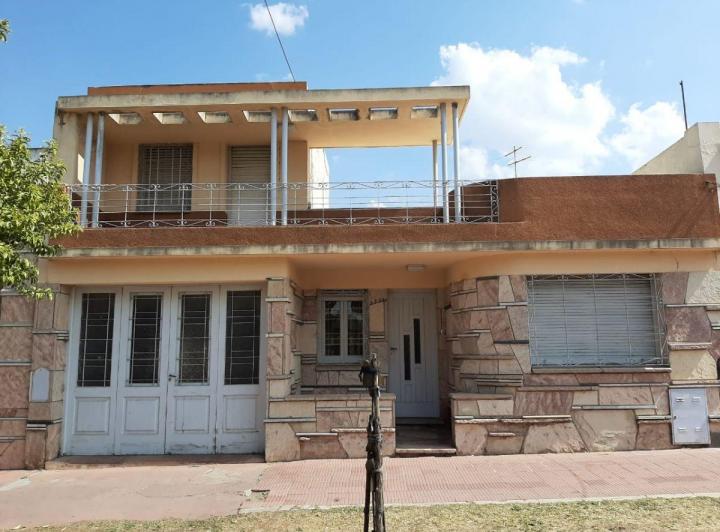 Casa · 217m² · 4 Ambientes · 1 Cochera