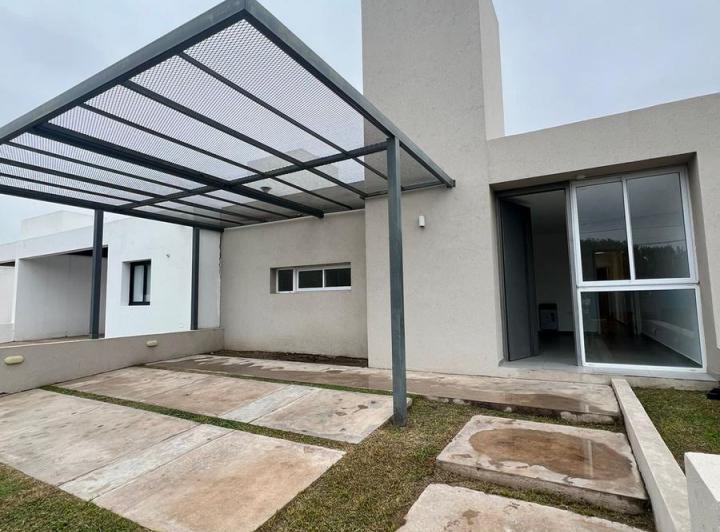 Casa · 120m² · 6 Ambientes · 2 Cocheras