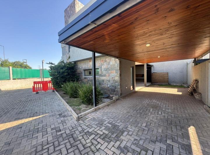 PH · 200m² · 10 Ambientes · 2 Cocheras