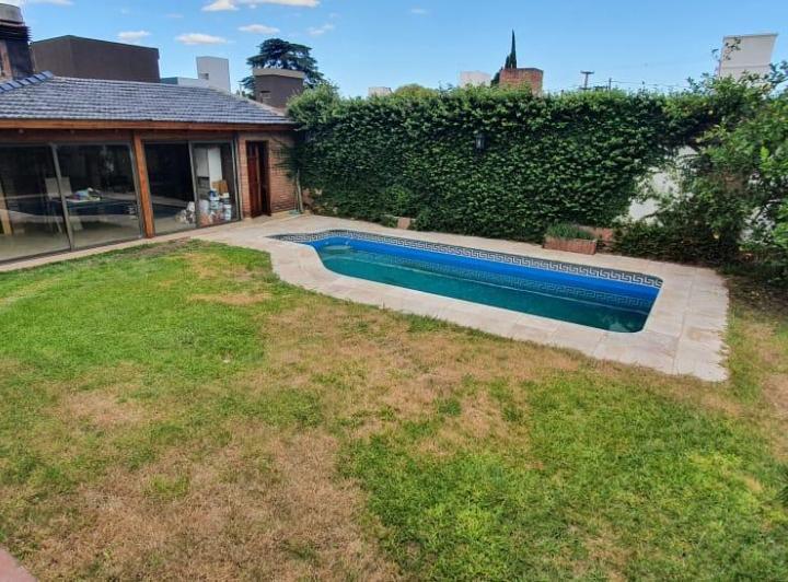 Casa · 450m² · 15 Ambientes · 3 Cocheras