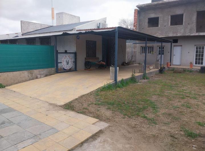 Casa · 100m² · 3 Ambientes · 2 Cocheras