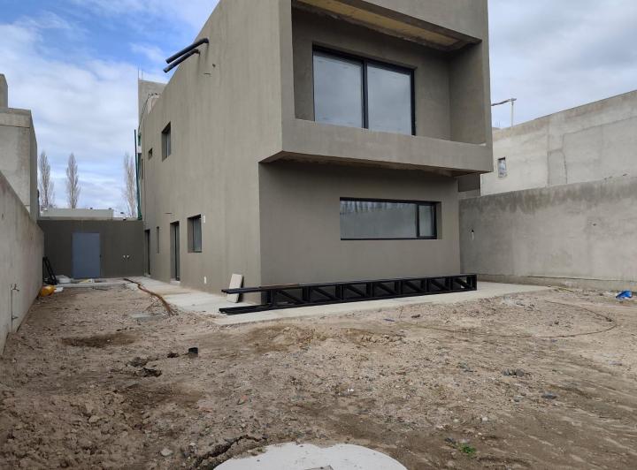 Casa · 188m² · 2 Dormitorios