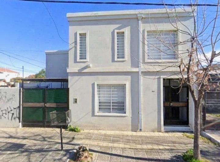 Casa · 65m² · 7 Ambientes · 1 Cochera