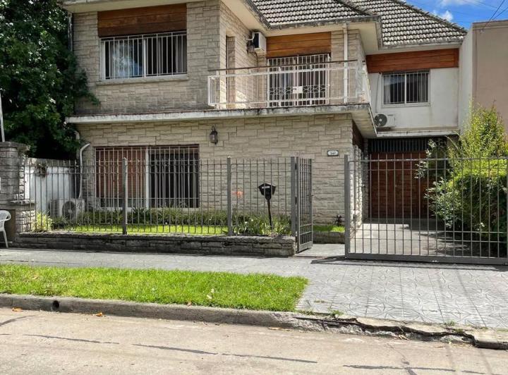 PH · 232m² · 5 Ambientes · 1 Cochera