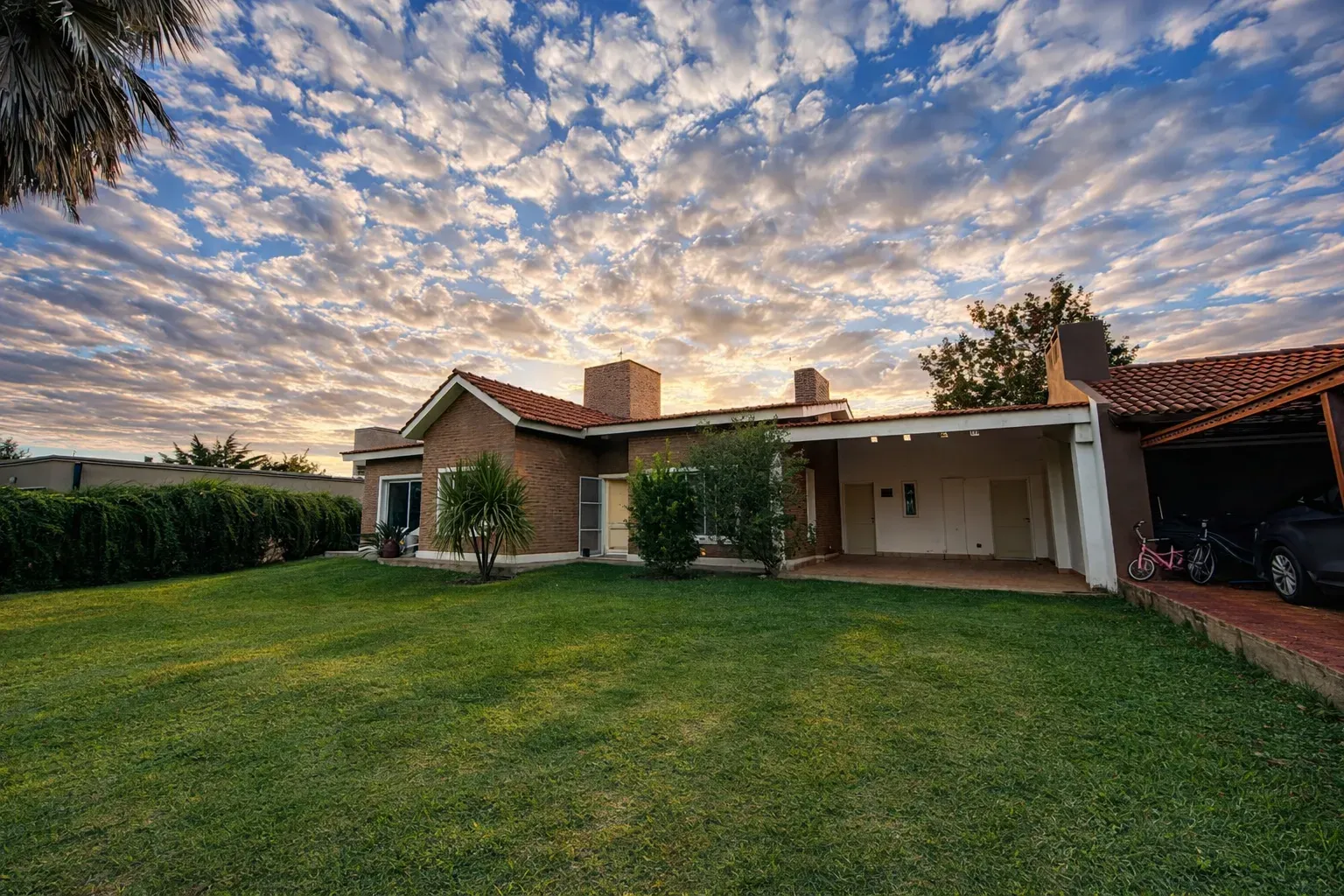 Vendo Casa Country San Isidro 3 dorm-Villa Allende apta credito