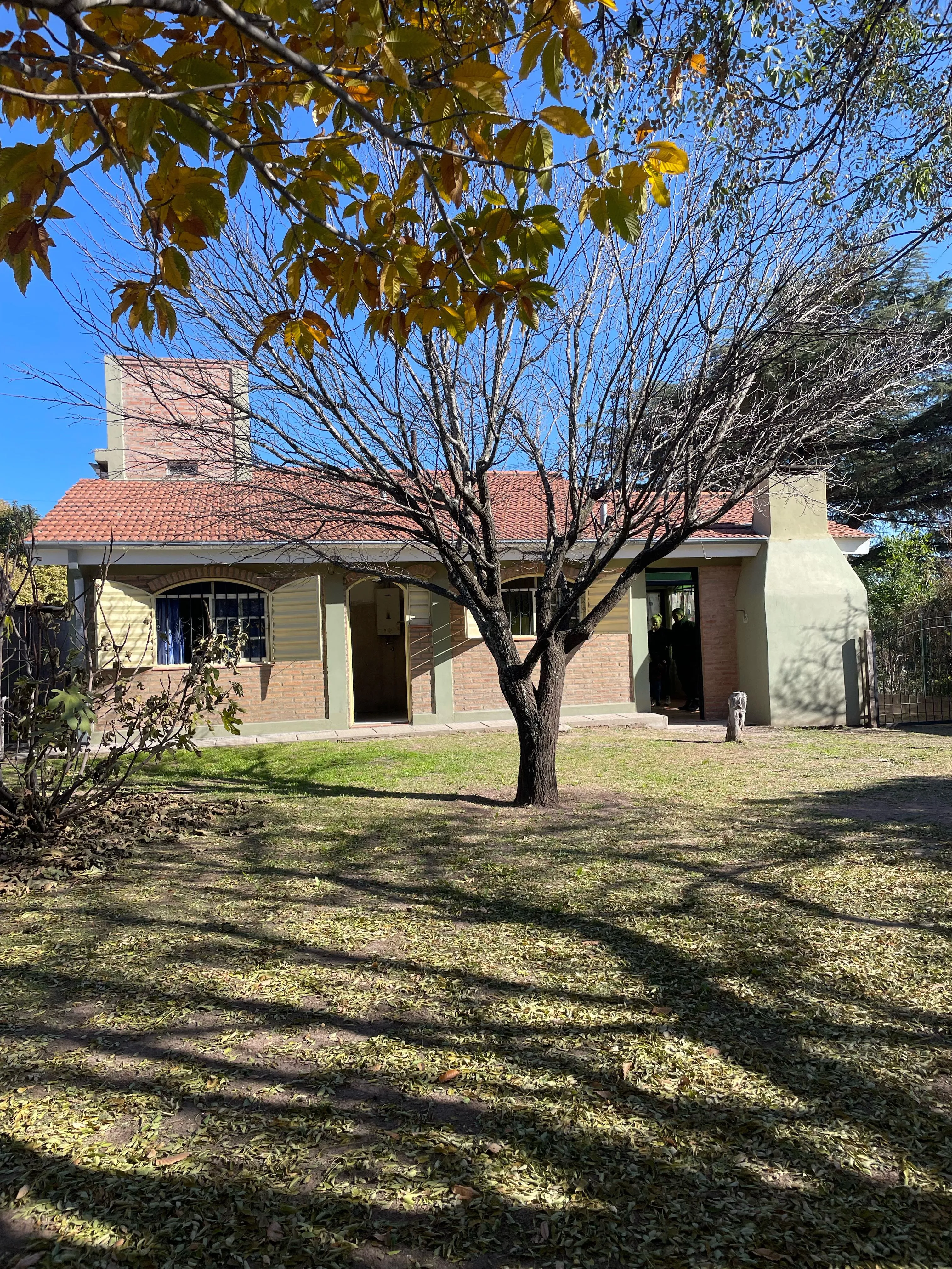 CASA DE DOS DORMITORIOS EN PLAYAS DE ORO CON PATIO AMPLIO