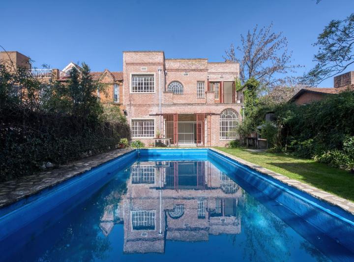 Casa · 280m² · 6 Ambientes · 1 Cochera