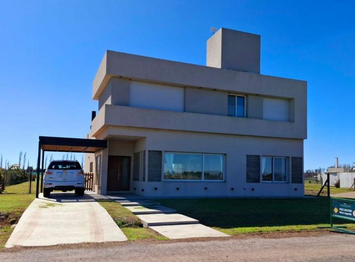Casa · 290m² · 7 Ambientes · 3 Cocheras