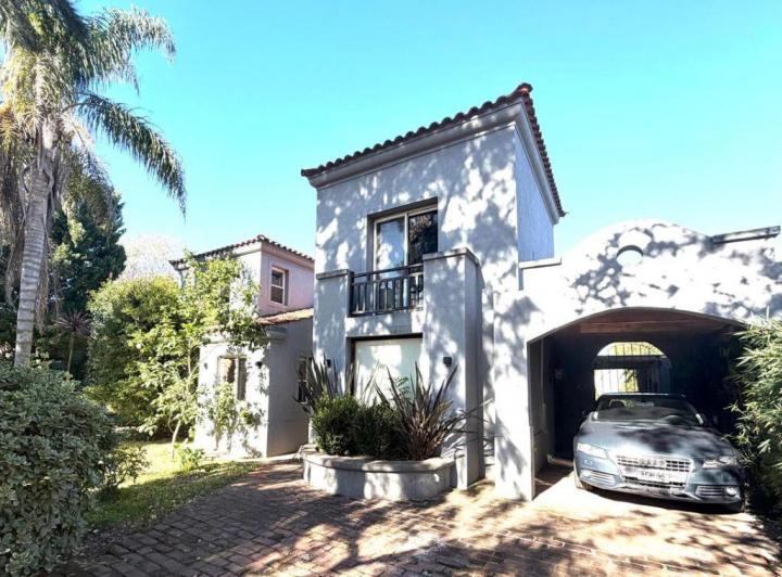 Casa · 200m² · 5 Ambientes · 2 Cocheras