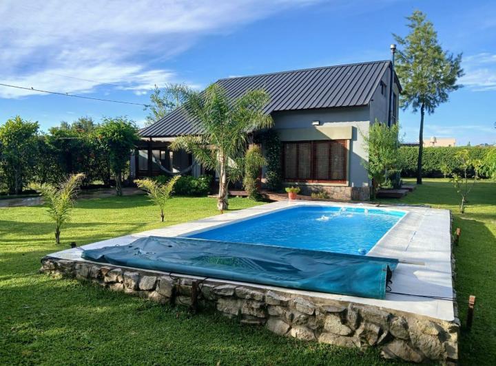 Casa · 200m² · 5 Ambientes · 2 Cocheras