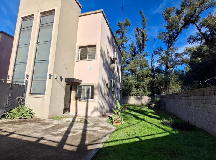 Casa · 90m² · 3 Ambientes · 2 Cocheras