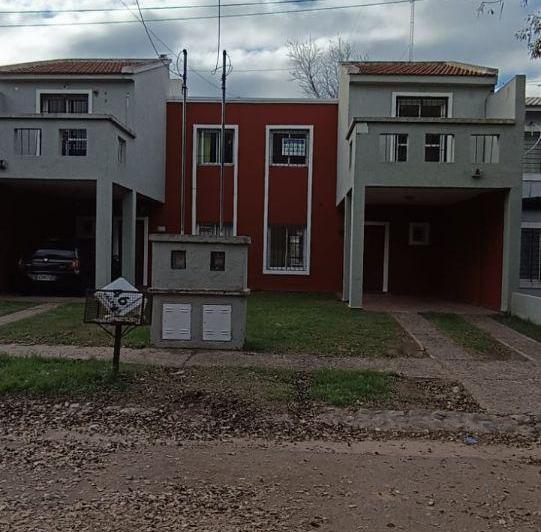 Casa · 90m² · 5 Ambientes · 1 Cochera