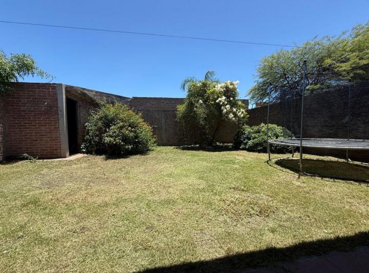 Casa · 160m² · 4 Ambientes · 3 Cocheras