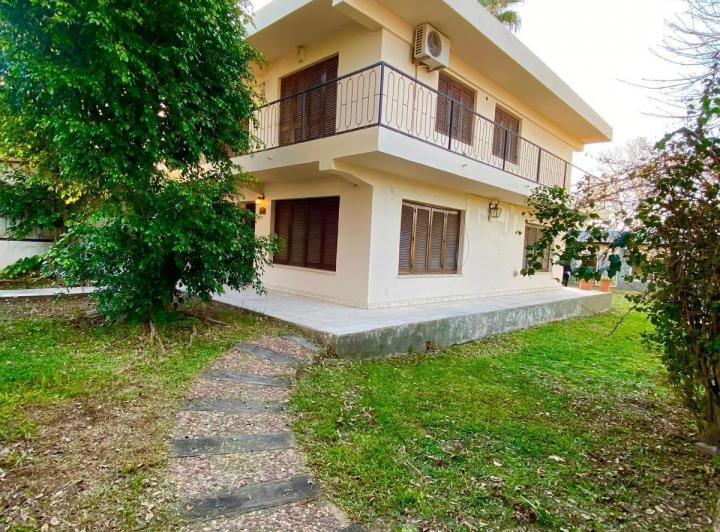 Casa · 260m² · 6 Ambientes · 2 Cocheras