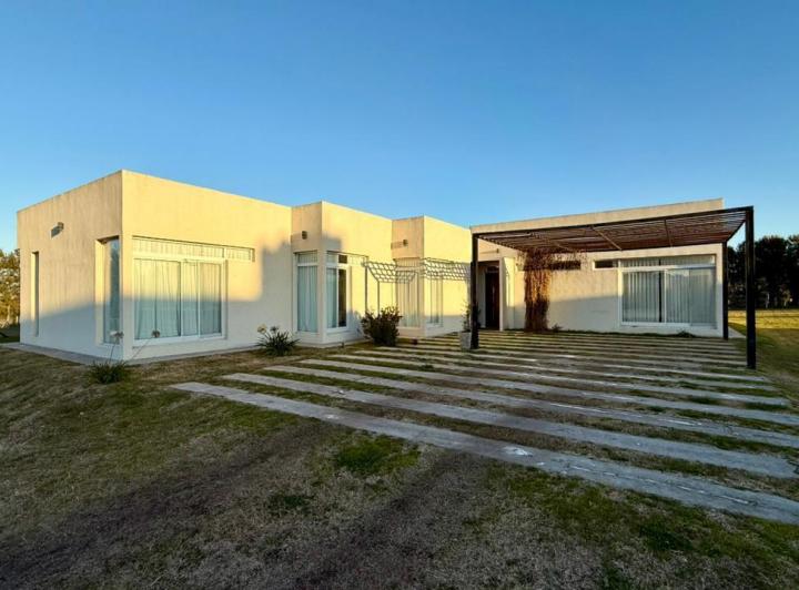 Casa · 612m² · 4 Ambientes · 2 Cocheras