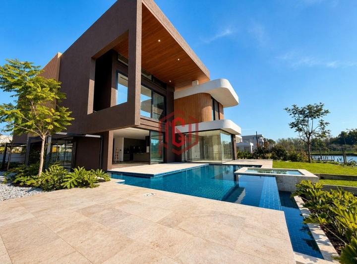 Casa · 500m² · 6 Ambientes · 2 Cocheras