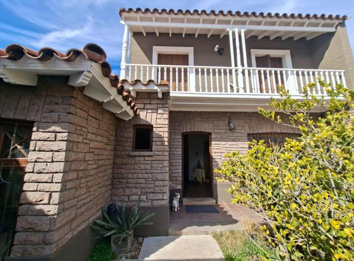 Casa · 435m² · 7 Ambientes · 3 Cocheras