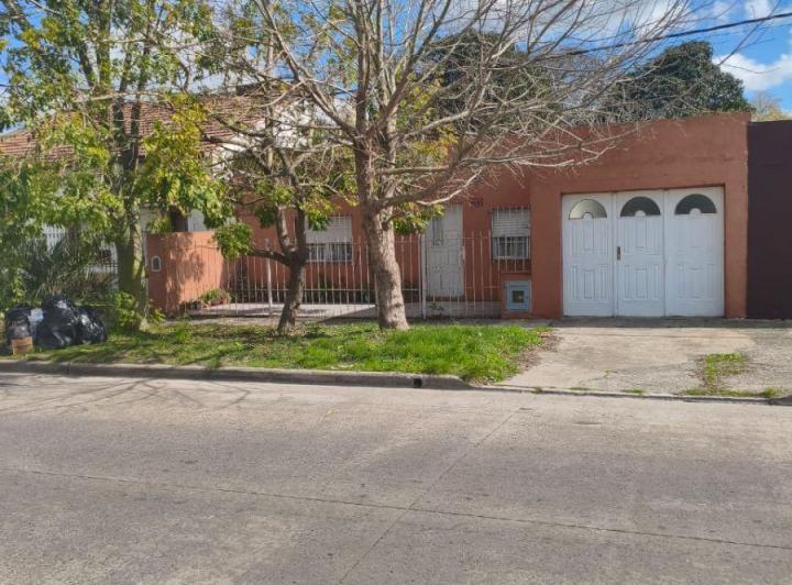 Casa · 55m² · 2 Ambientes · 2 Cocheras