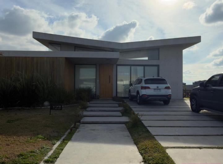Casa · 90m² · 3 Ambientes · 1 Cochera