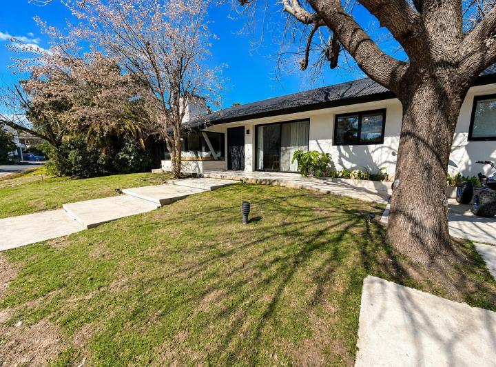 Casa · 1100m² · 5 Ambientes