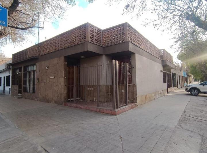 Casa · 120m² · 4 Ambientes · 2 Cocheras