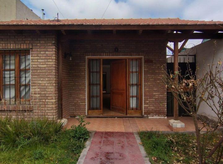 Casa · 200m² · 7 Ambientes · 1 Cochera