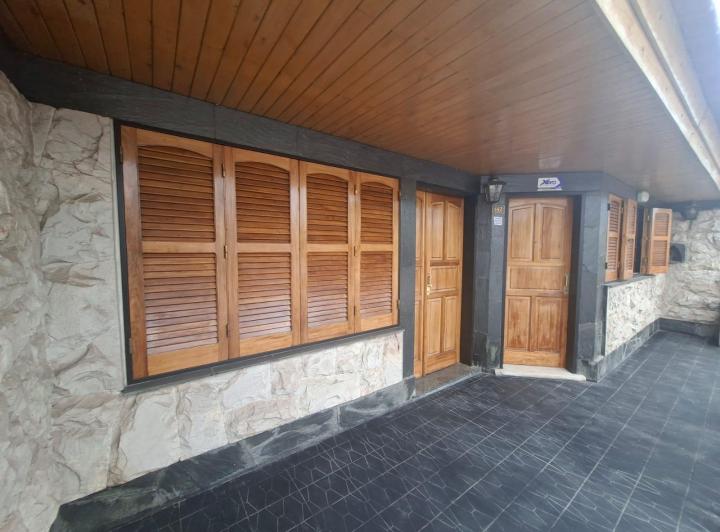 Casa · 212m² · 5 Ambientes · 2 Cocheras
