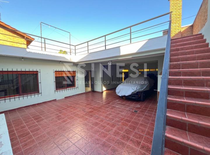 Casa · 100m² · 3 Ambientes · 4 Cocheras