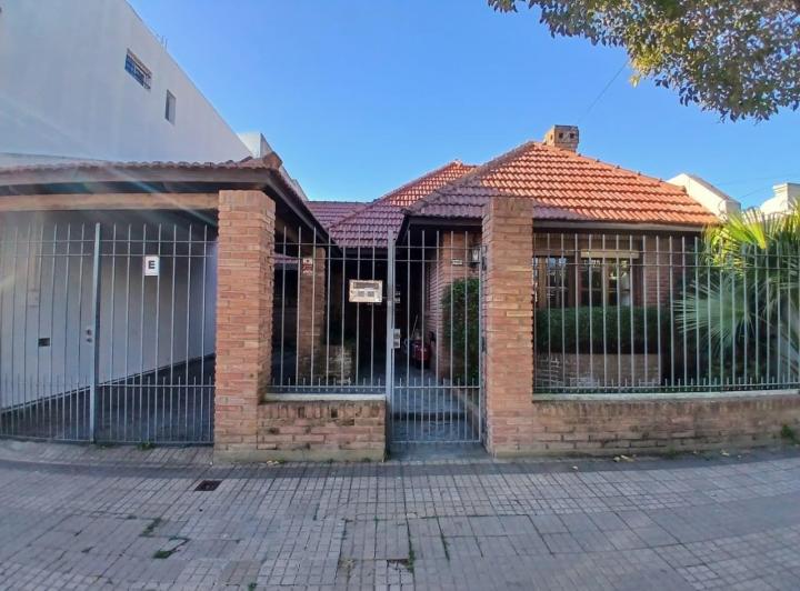 Casa · 140m² · 4 Ambientes · 1 Cochera